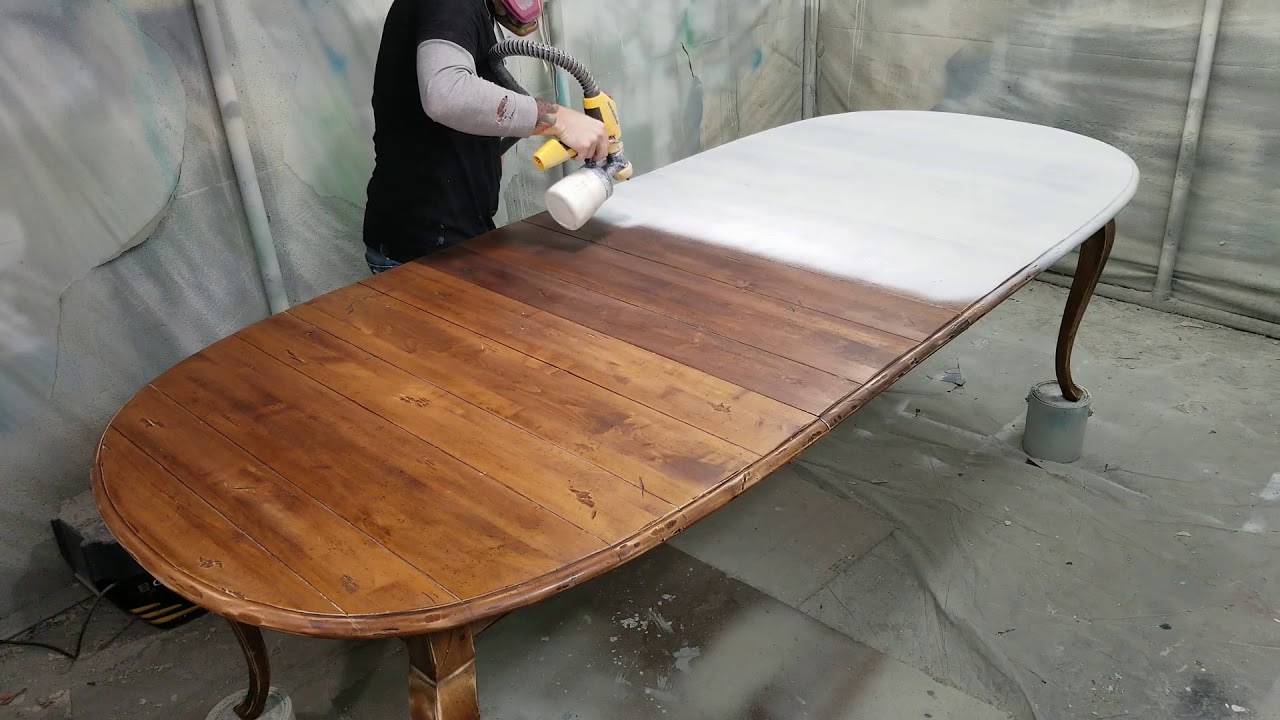 Repeindre une table en bois