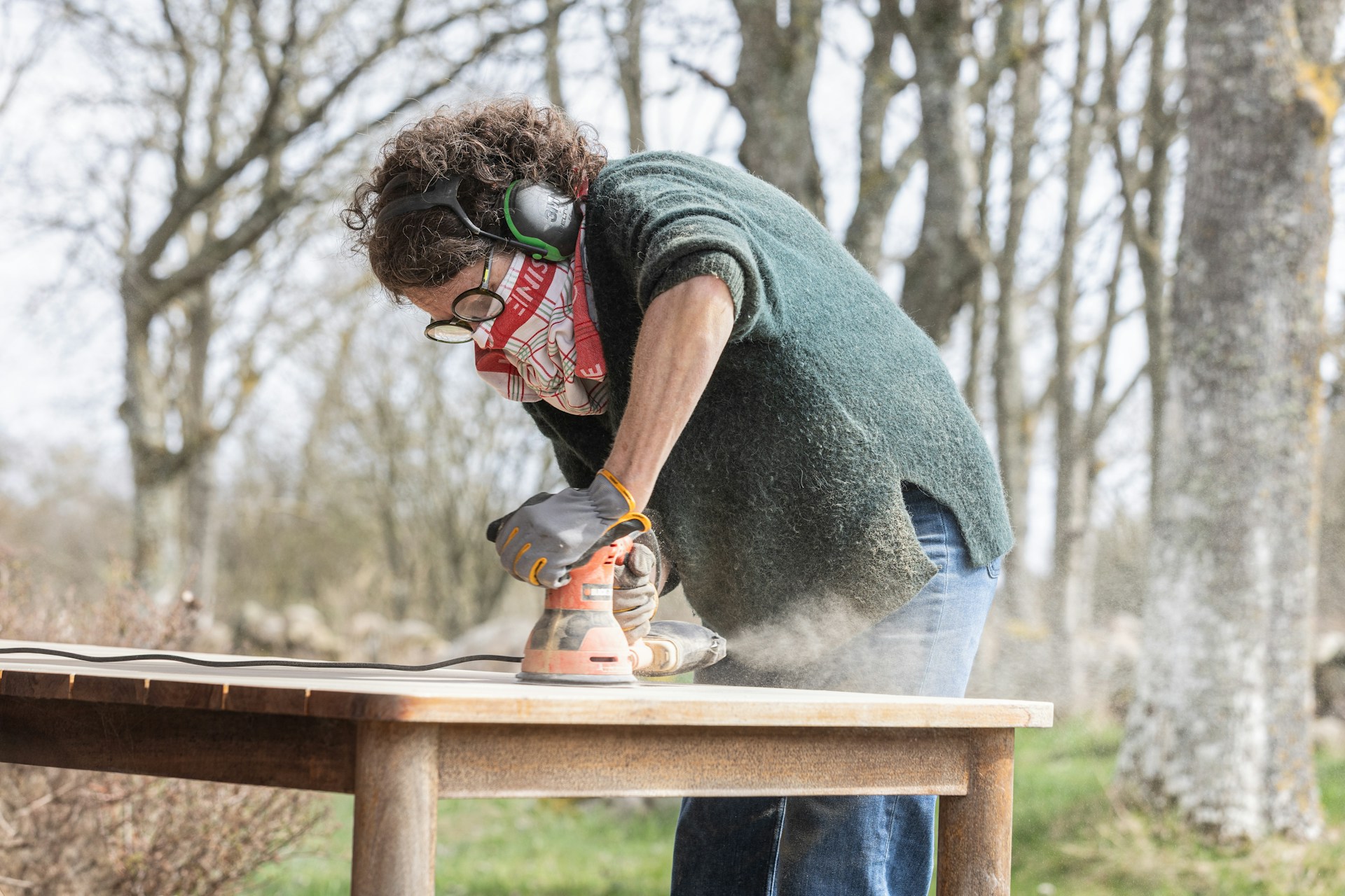 poncer-table-en-bois
