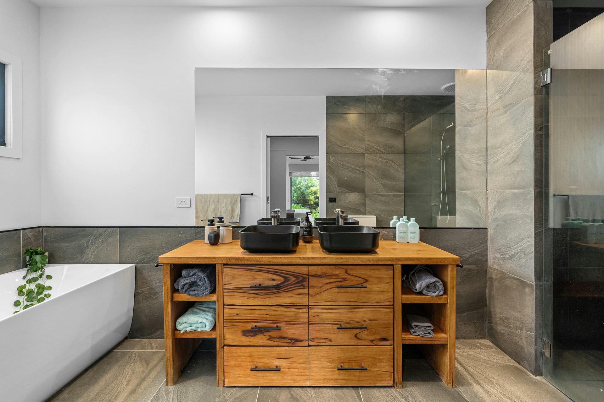 meuble-salle-de-bain-en-teck