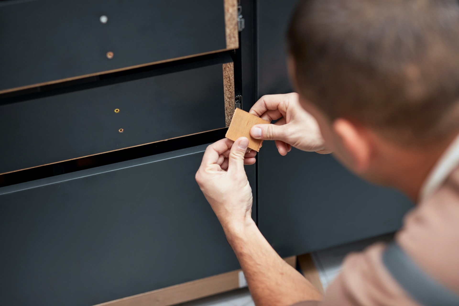 reparer-meuble-melamine-gonfle