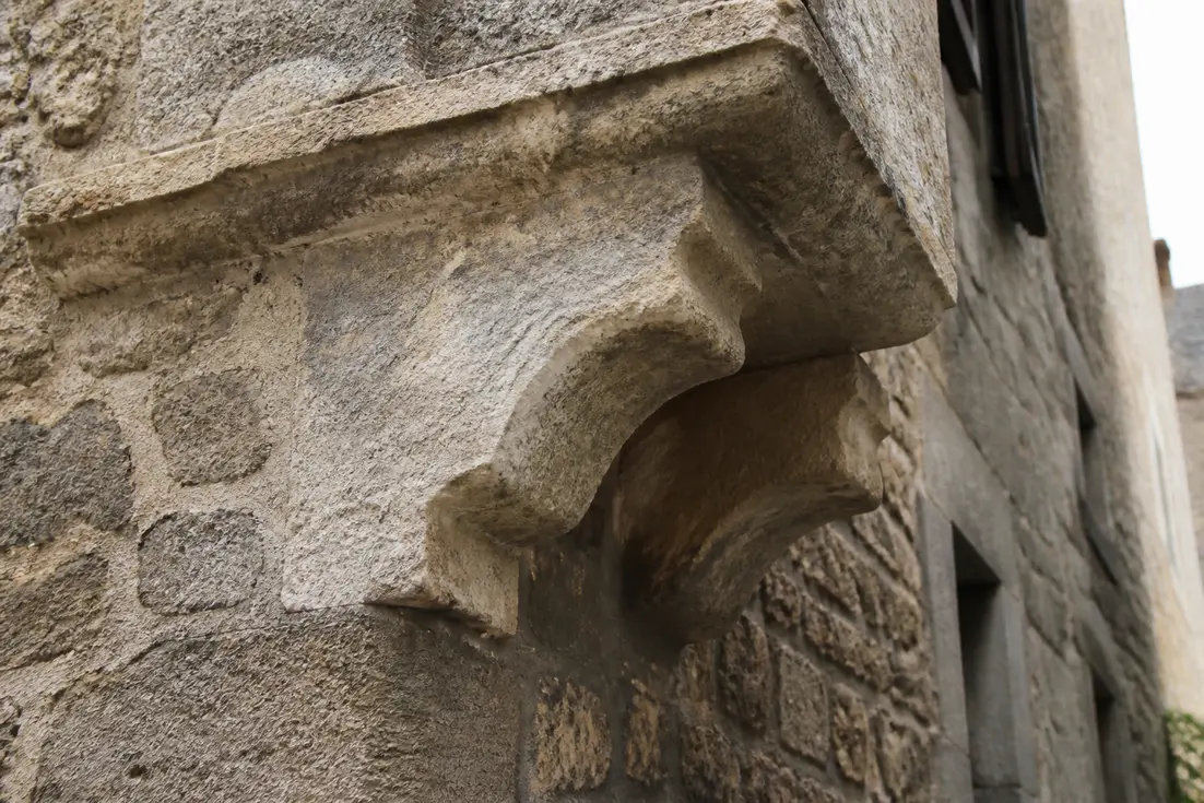  Qu&rsquo;est-ce qu&rsquo;un encorbellement en architecture ?